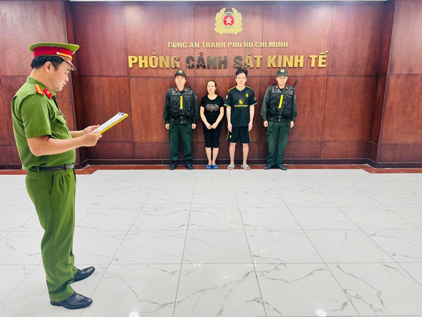 TP. Hồ Chí Minh: Khởi tố đường dây buôn lậu vàng 9999 qua biên giới, thu lợi hàng chục tỷ đồng - Ảnh 1.