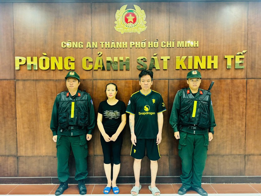 TP. Hồ Chí Minh: Khởi tố đường dây buôn lậu vàng 9999 qua biên giới, thu lợi hàng chục tỷ đồng - Ảnh 3.