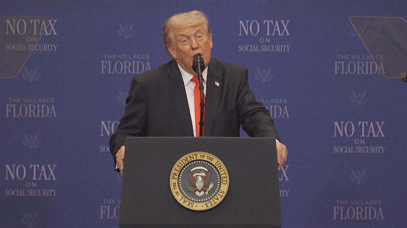 Tổng thống Trump dọa tăng thuế ô tô, xe tải Mercedes và BMW - Ảnh 3.