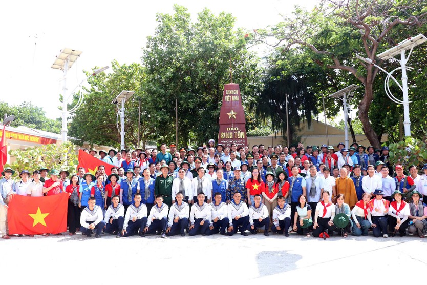 Đoàn công tác số 12 hoàn thành chuyến thăm Trường Sa, nhà giàn DK1 - Ảnh 6.