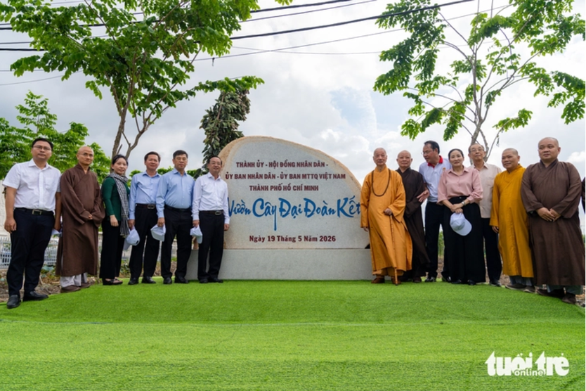 TP. Hồ Chí Minh trồng hơn 500 cây xanh tại công viên văn hóa Láng Le - Ảnh 4.