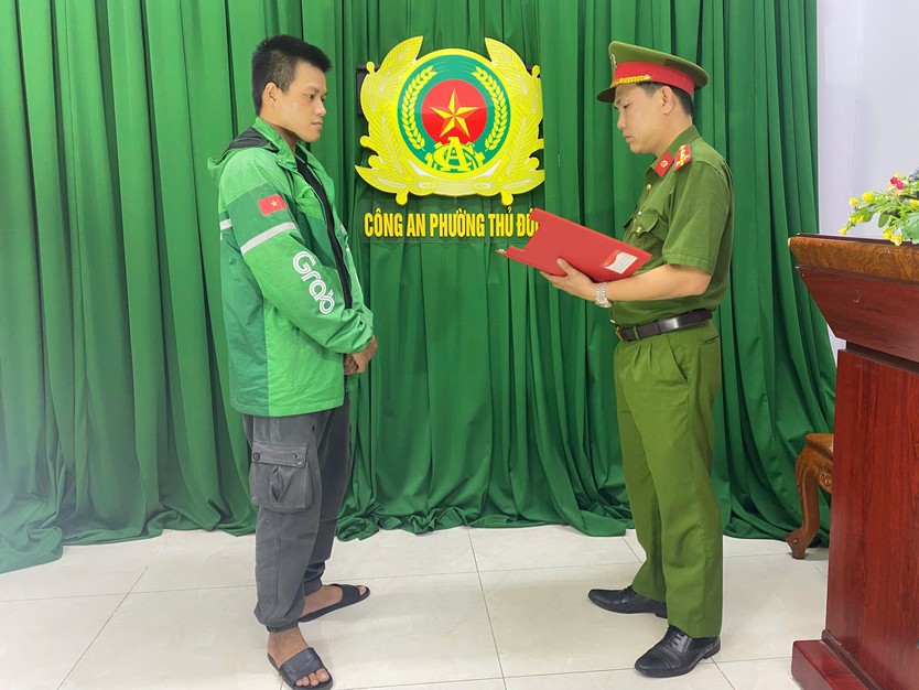 Công an phường Thủ Đức làm rõ vụ hành hung nam thanh niên trên đường Kha Vạn Cân - Ảnh 1.