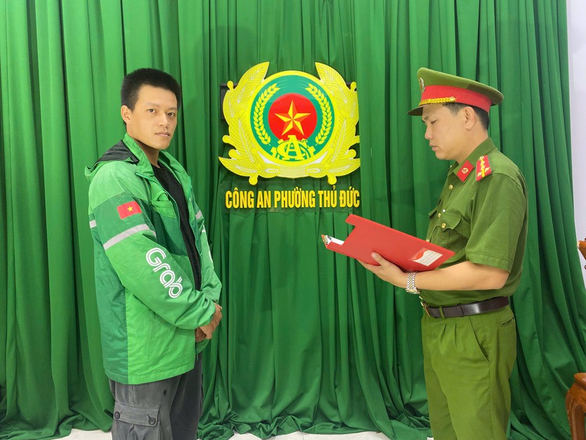 Công an phường Thủ Đức làm rõ vụ hành hung nam thanh niên trên đường Kha Vạn Cân - Ảnh 2.