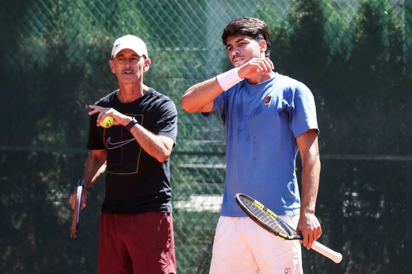 Carlos Alcaraz rút lui khỏi Wimbledon vì chấn thương cổ tay - Ảnh 4.