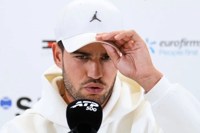 Carlos Alcaraz rút lui khỏi Wimbledon vì chấn thương cổ tay - Ảnh 5.