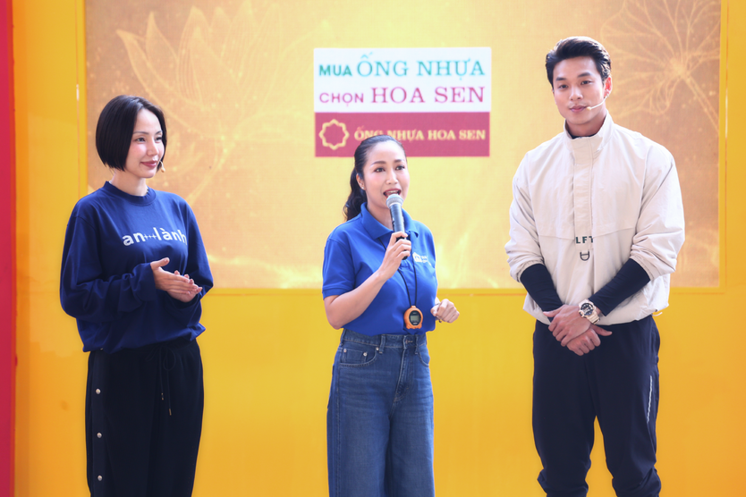 Mái ấm gia đình Việt: Ốc Thanh Vân nghẹn lòng trước cô bé nghỉ học nuôi em - Ảnh 1.