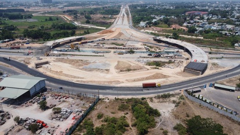 Dự án Vành đai 3 TP. Hồ Chí Minh xây dựng nhịp cầu vượt băng qua Mỹ Phước - Tân Vạn - Ảnh 1.