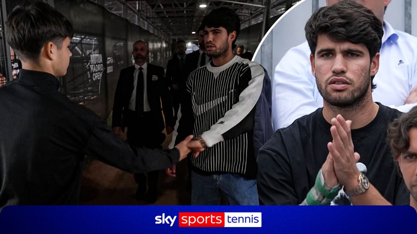 Carlos Alcaraz rút lui khỏi Wimbledon vì chấn thương cổ tay - Ảnh 1.