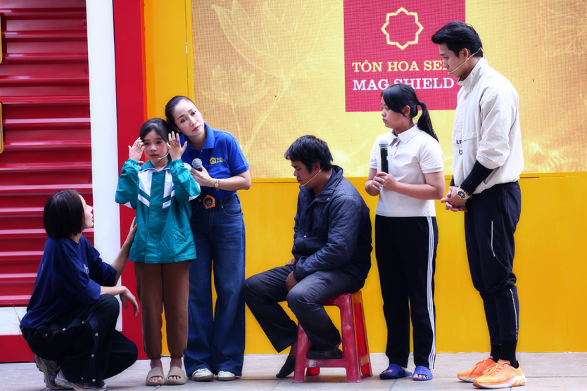 Mái ấm gia đình Việt: Bé gái bật khóc nhớ mẹ khiến GiGi Hương Giang nghẹn ngào- Ảnh 7.