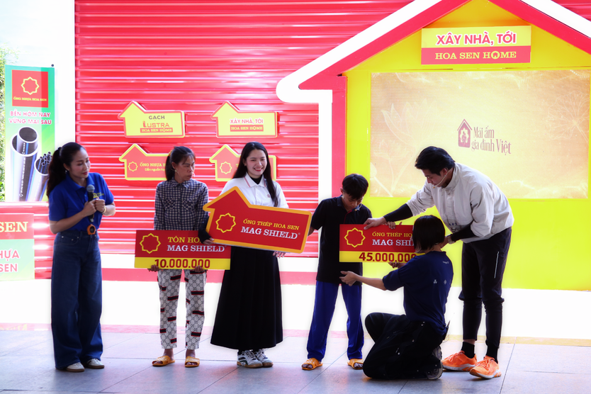 "Mái ấm gia đình Việt" tập 12 trao hơn 200 triệu đồng cho các em nhỏ - Ảnh 6.