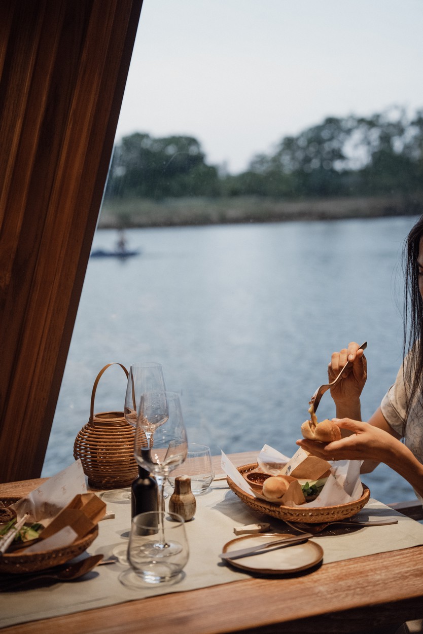 Du thuyền sông The Merchant chính thức khởi hành: Mang trải nghiệm ẩm thực sang trọng lên sông Thu Bồn - Ảnh 4.