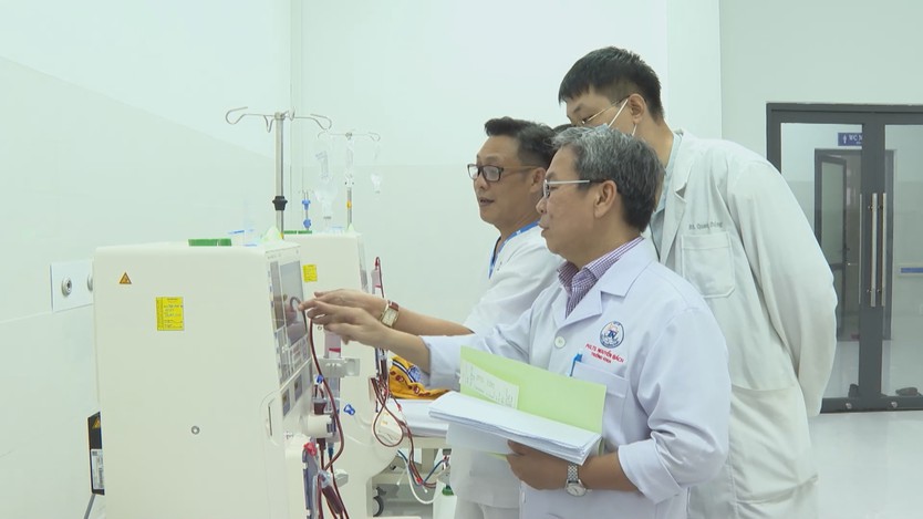 Đưa kỹ thuật chạy thận nhân tạo ra Côn Đảo: Bước tiến quan trọng của y tế biển đảo - Ảnh 4.