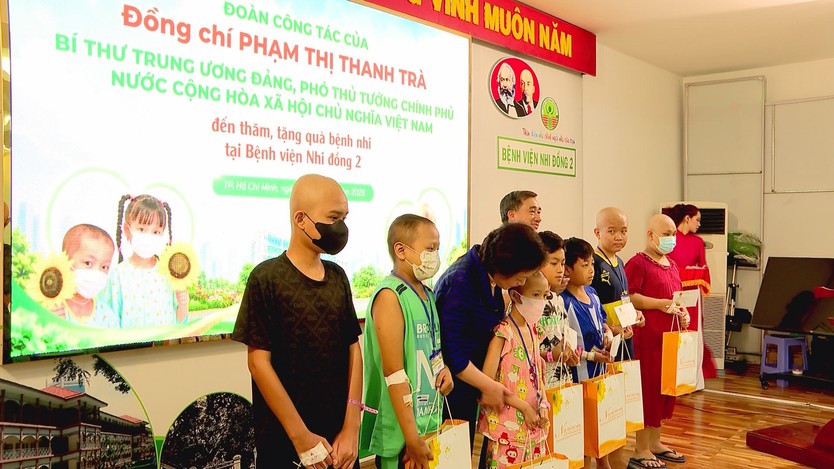 Lãnh đạo chính phủ thăm, tặng quà bệnh nhi nhân dịp 1/6 - Ảnh 5.