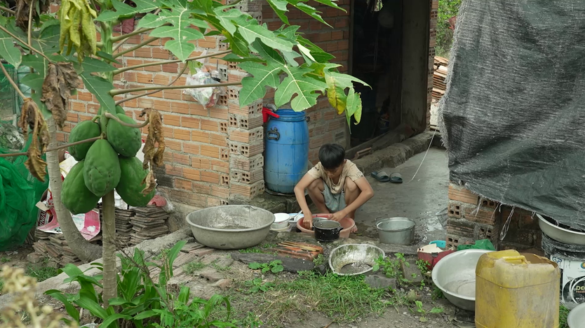 "Mái ấm gia đình Việt" nghẹn ngào trước cậu bé chưa từng biết mặt cha- Ảnh 15.