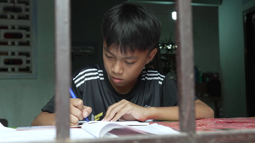 "Mái ấm gia đình Việt" nghẹn ngào trước cậu bé chưa từng biết mặt cha- Ảnh 9.