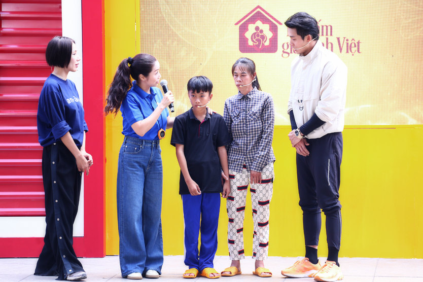 "Mái ấm gia đình Việt" nghẹn ngào trước cậu bé chưa từng biết mặt cha- Ảnh 14.