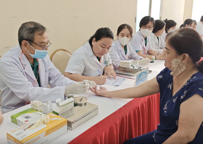 TP.HCM “tổng lực” khám sức khỏe toàn dân: 9 xã, đặc khu bước vào chiến dịch chưa từng có - Ảnh 1.