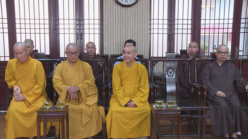 Lãnh đạo TP. Hồ Chí Minh thăm, chúc mừng Trung ương Giáo hội Phật giáo Việt Nam tại Thiền viện Quảng Đức - Ảnh 2.