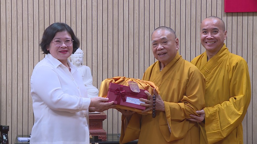 Lãnh đạo TP. Hồ Chí Minh thăm, chúc mừng Trung ương Giáo hội Phật giáo Việt Nam tại Thiền viện Quảng Đức - Ảnh 3.