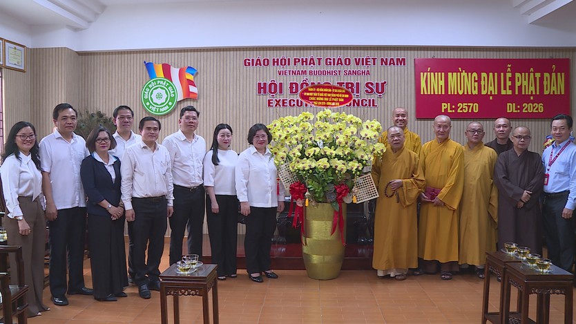Lãnh đạo TP. Hồ Chí Minh thăm, chúc mừng Trung ương Giáo hội Phật giáo Việt Nam tại Thiền viện Quảng Đức - Ảnh 4.