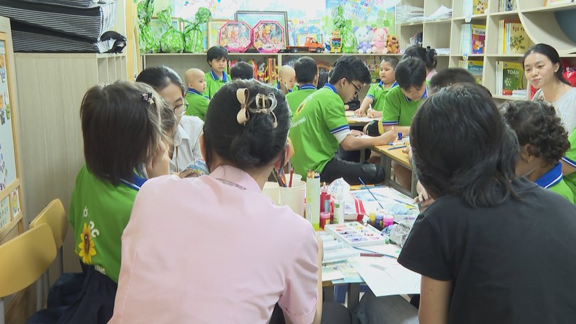Những “điểm tựa thầm lặng” tại Bệnh viện Ung Bướu TP. Hồ Chí Minh - Ảnh 2.
