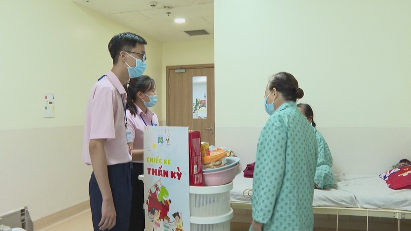 Những “điểm tựa thầm lặng” tại Bệnh viện Ung Bướu TP. Hồ Chí Minh - Ảnh 3.