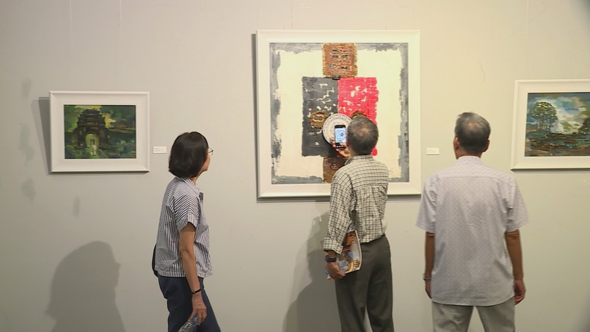 Khai mạc triển lãm "Những năm tháng và sắc màu hoài niệm" của cố họa sĩ Nguyễn Phan - Ảnh 1.