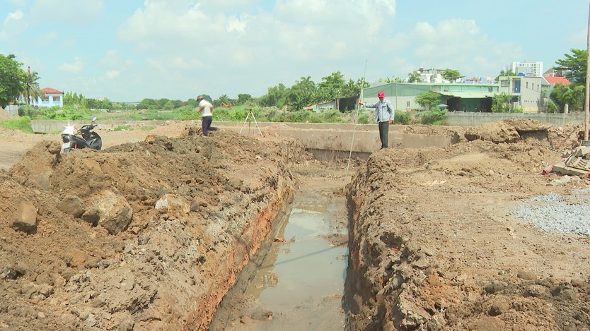 Dự án cải tạo kênh Tham Lương - Bến Cát - rạch Nước Lên phấn đấu thông xe toàn tuyến cuối năm 2026 - Ảnh 2.