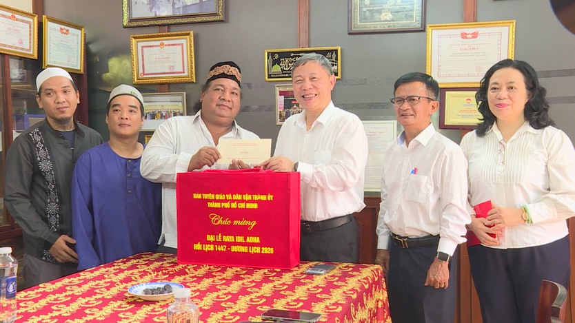 Lãnh đạo TP. Hồ Chí Minh thăm, chúc mừng Đại lễ Raya Idil Adha năm 2026 - Ảnh 3.