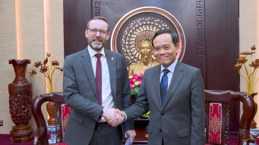 Bí thư Thành ủy Thành phố Hồ Chí Minh Trần Lưu Quang tiếp Đại sứ Vương quốc Anh tại Việt Nam - Ảnh 3.