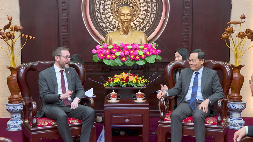 Bí thư Thành ủy Thành phố Hồ Chí Minh Trần Lưu Quang tiếp Đại sứ Vương quốc Anh tại Việt Nam - Ảnh 4.
