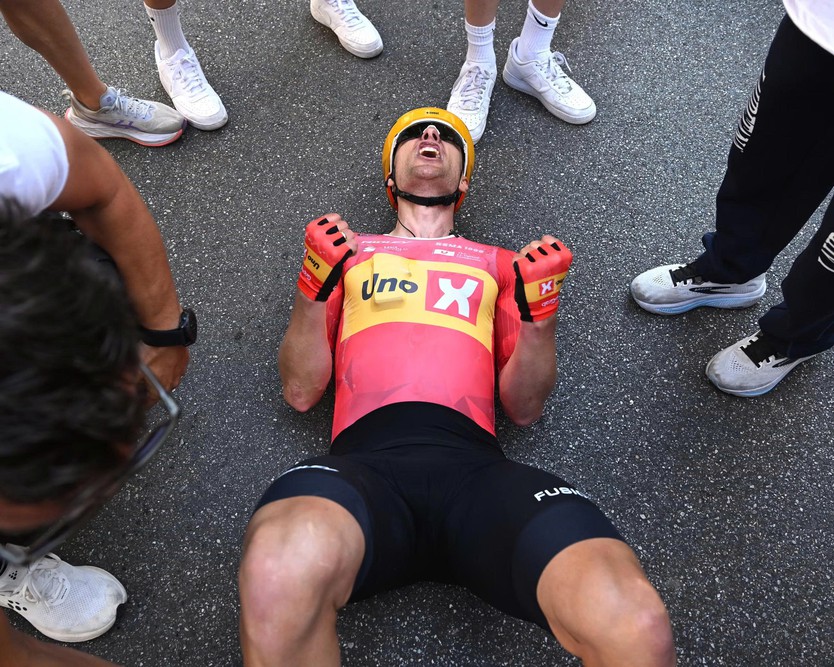 Fredrik Dversnes thắng chặng 15 Giro d’Italia đầy tranh cãi- Ảnh 1.