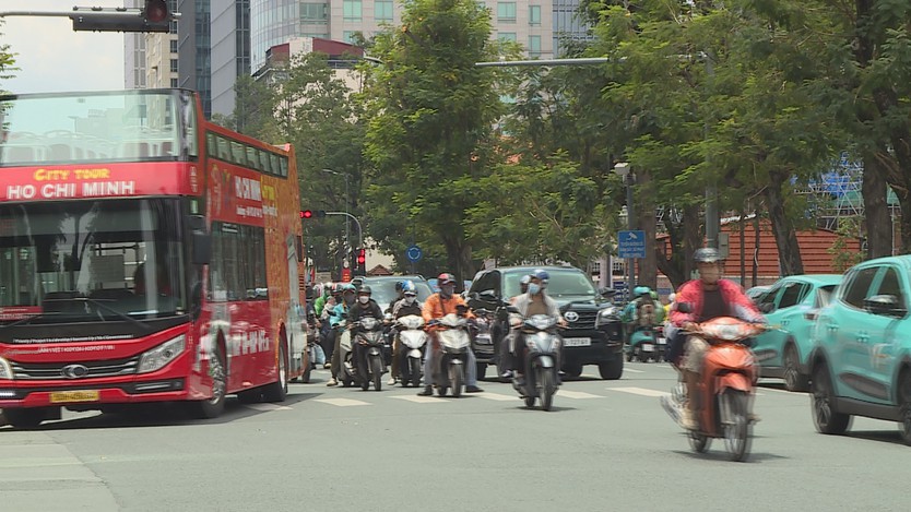 Nắng nóng tại TP. Hồ Chí Minh giảm dần nhờ mưa đầu mùa - Ảnh 3.