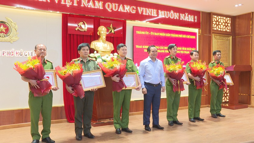 TP. Hồ Chí Minh biểu dương các đơn vị xuất sắc trong đấu tranh phòng, chống tội phạm - Ảnh 4.