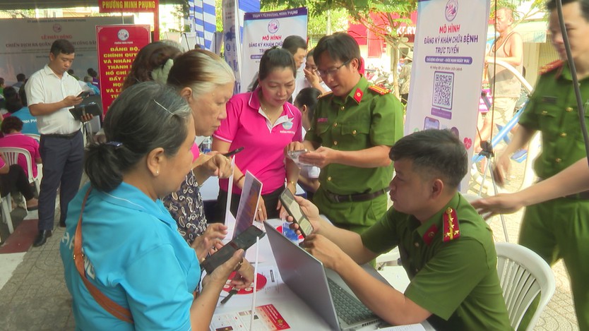 TP. Hồ Chí Minh đẩy mạnh chuyển đổi số từ cơ sở - Ảnh 1.