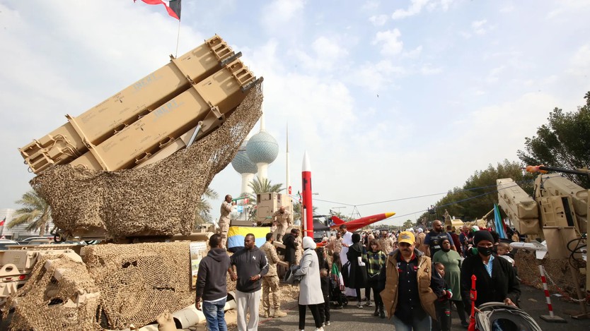 Iran tấn công căn cứ Mỹ tại Kuwait, đáp trả đòn không kích Bandar Abbas - Ảnh 2.