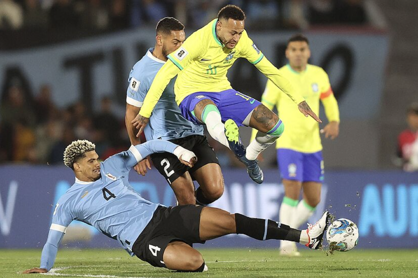 Neymar bỏ tập ngày đầu tiên đội tuyển Brazil hội quân, chấn thương gây lo ngại- Ảnh 1.