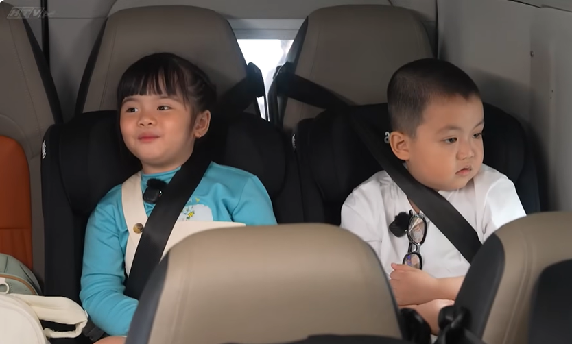 Anh trai và Cái đuôi nhỏ: Ngày đầu "vỡ trận" của các anh trai khi chăm em bé - Ảnh 2.