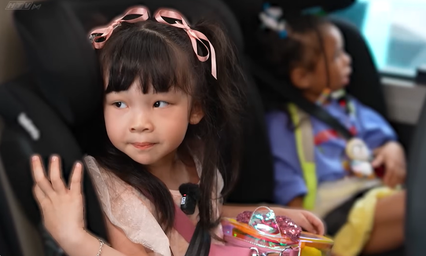 Anh trai và Cái đuôi nhỏ: Ngày đầu "vỡ trận" của các anh trai khi chăm em bé - Ảnh 4.