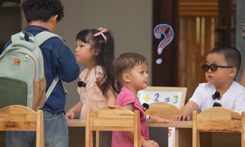 Anh trai và Cái đuôi nhỏ: Ngày đầu "vỡ trận" của các anh trai khi chăm em bé - Ảnh 5.
