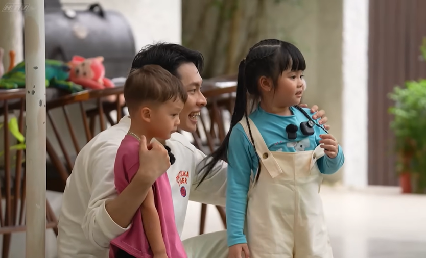 Anh trai và Cái đuôi nhỏ: Ngày đầu "vỡ trận" của các anh trai khi chăm em bé - Ảnh 15.