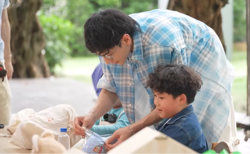 Anh trai và Cái đuôi nhỏ: Ngày đầu "vỡ trận" của các anh trai khi chăm em bé - Ảnh 28.