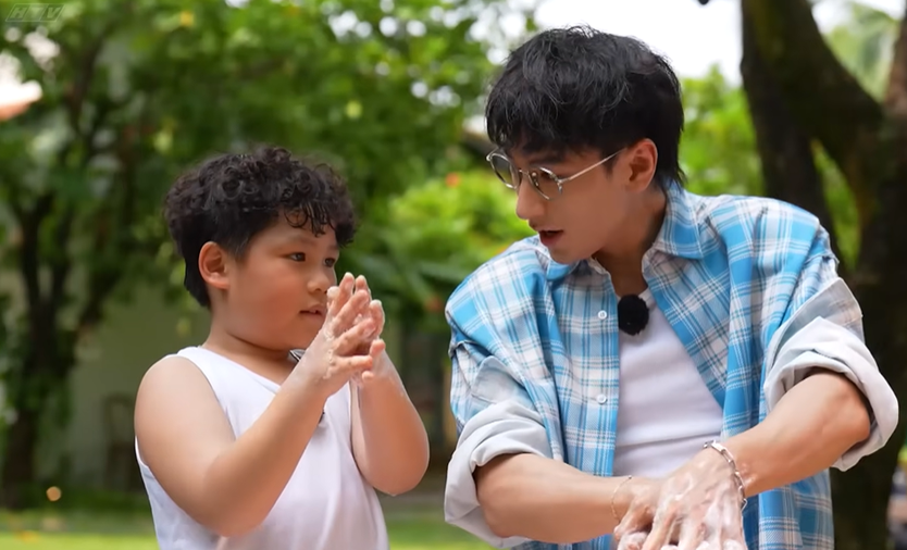 Anh trai và Cái đuôi nhỏ: Ngày đầu "vỡ trận" của các anh trai khi chăm em bé - Ảnh 25.