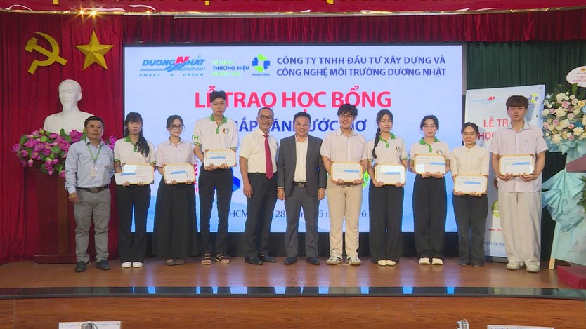 Phát động cuộc thi vẽ tranh kết hợp trồng 1.000 cây xanh bảo vệ môi trường - Ảnh 8.