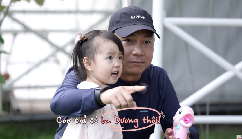 Tuấn Dương "cạn lời" khi con gái Nami sẵn sàng gọi người lạ là ba để đổi lấy đồ chơi - Ảnh 7.
