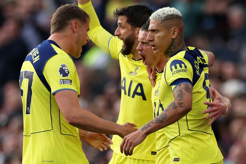 Thắng bất ngờ, Tottenham thoát khỏi nhóm rớt hạng - Ảnh 1.