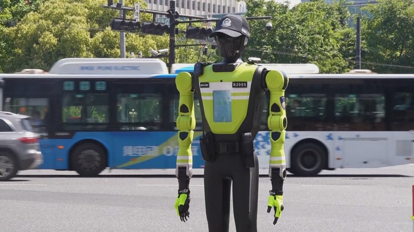 Trung Quốc: Triển khai robot điều tiết giao thông dịp lễ- Ảnh 2.