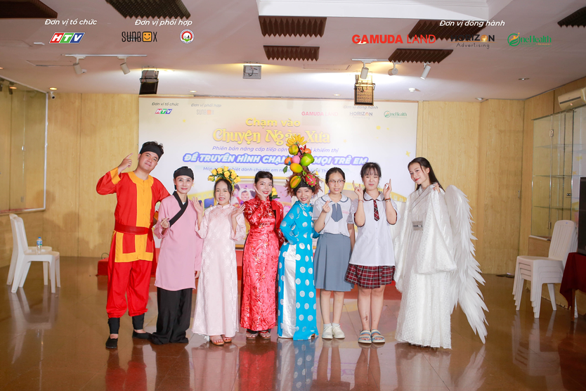 HTV mang thế giới cổ tích đến gần hơn với trẻ em khiếm thị - Ảnh 7.