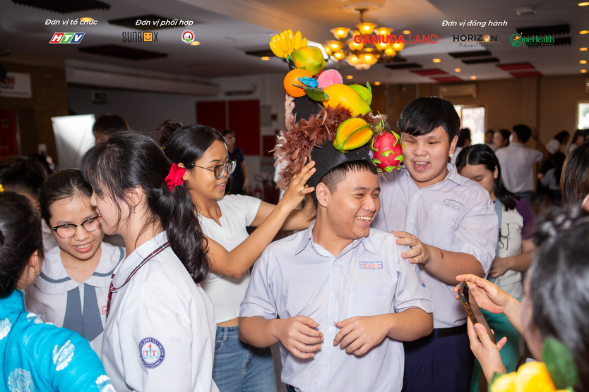 HTV mang thế giới cổ tích đến gần hơn với trẻ em khiếm thị - Ảnh 8.