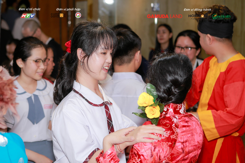 HTV mang thế giới cổ tích đến gần hơn với trẻ em khiếm thị - Ảnh 15.